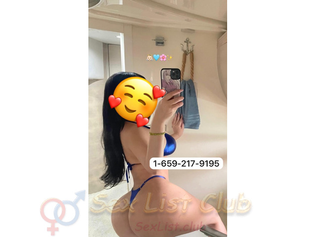 hermosa chica solita en casa disponible para complacerte