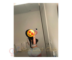 hermosa chica solita en casa disponible para complacerte